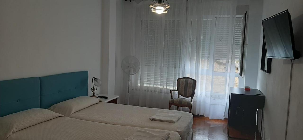 Alojamiento Casa Leon Santoña エクステリア 写真